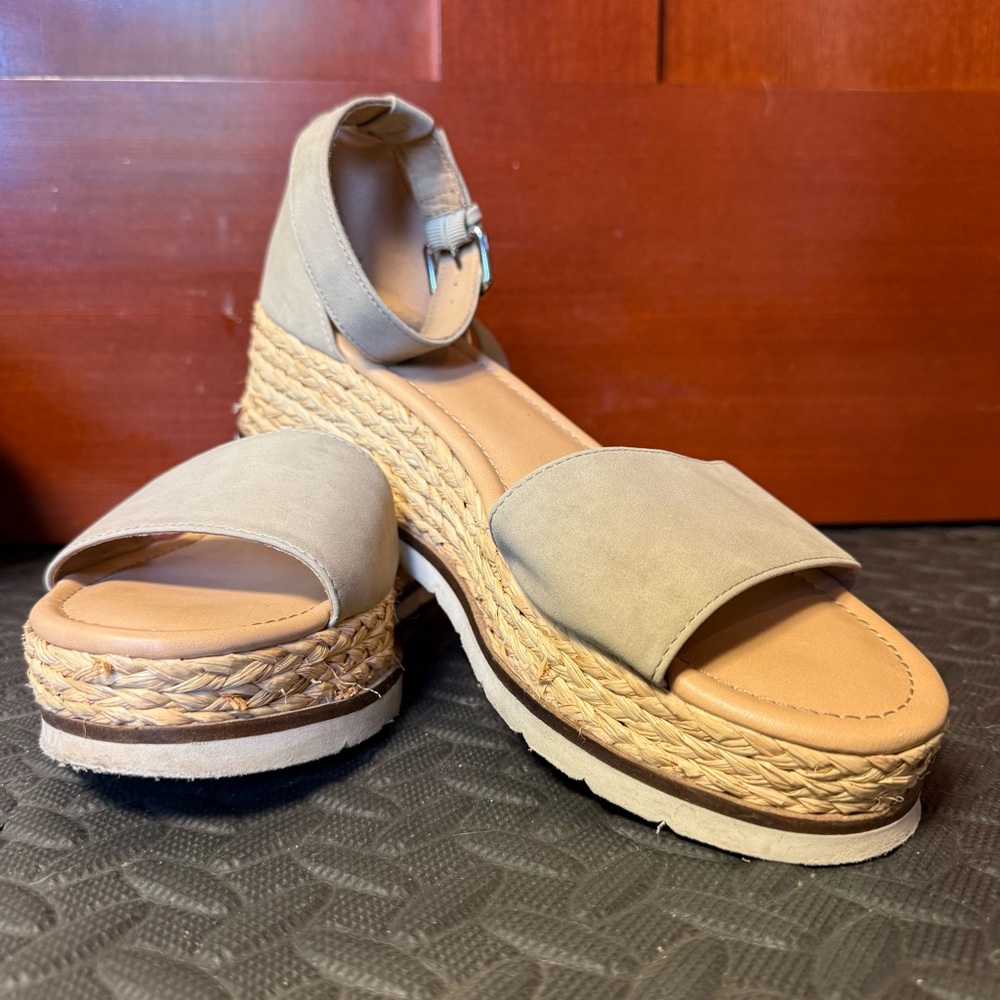 Dolce Vita Stylish Tan Espadrille Sandals With Ankle Straps
